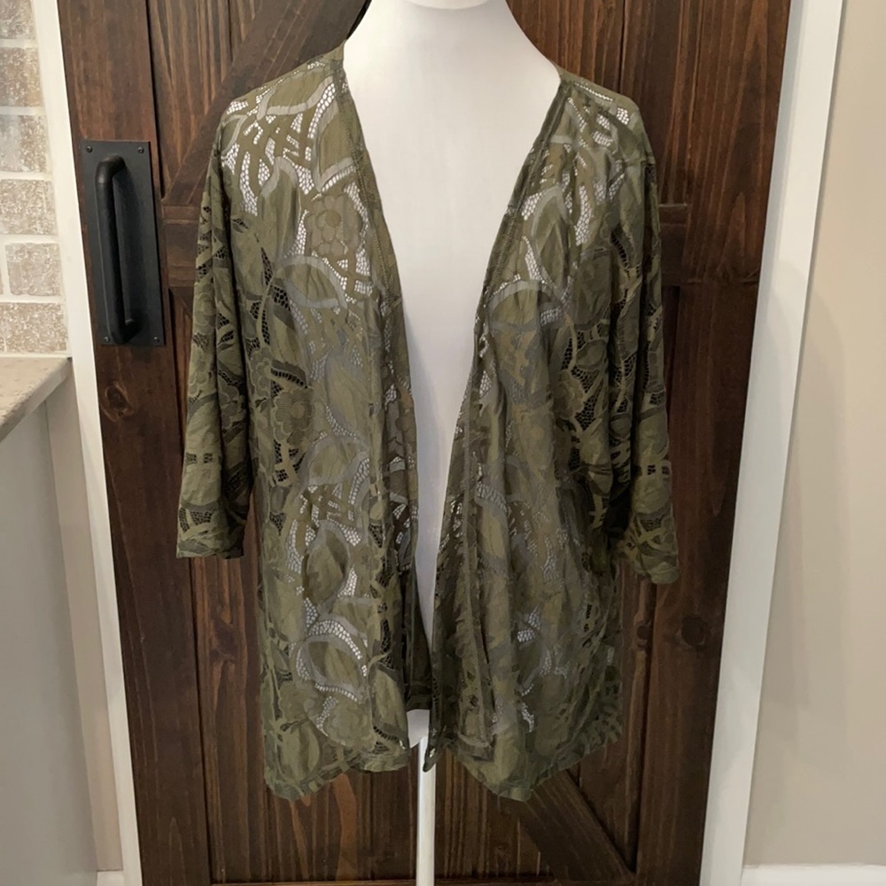 Like New LulaRoe Dark Green Lace Kimono size M